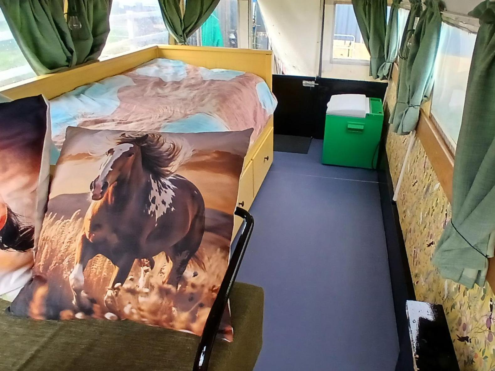 De Huifkar, Trekkershut Bij Sneek Luxury tent